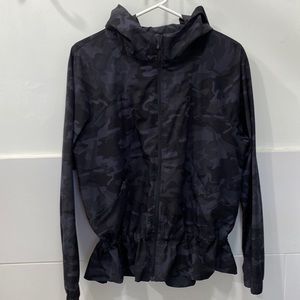 Lululemon Pack It Up Jacket size 10 (large).